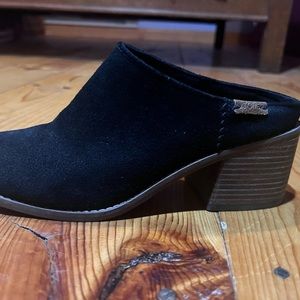 Like new Tom mules